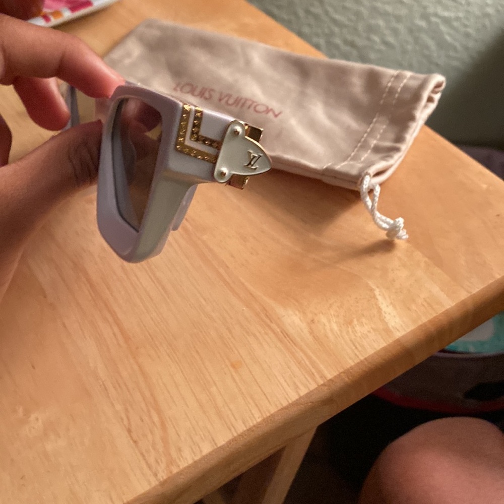 Louis Vuitton shades - Picture 5 of 5